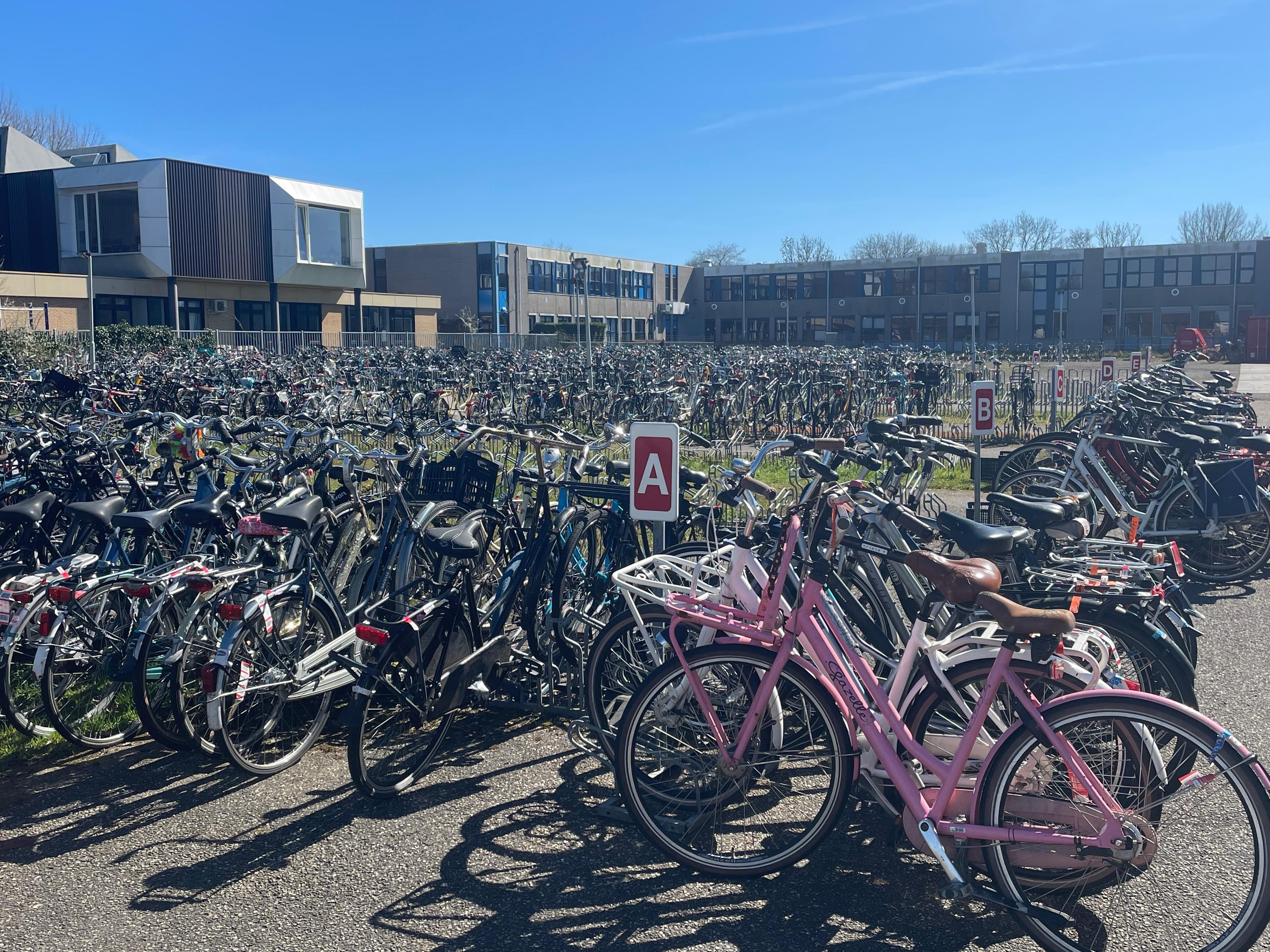 Warning sign and bikes near the city center for the Groningen bike depot guide